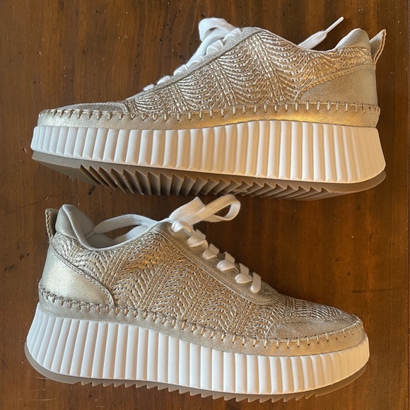 NEW Gold weave wedge/platform sneakers Universal Threads size 9.5 - Picture 2 of 14